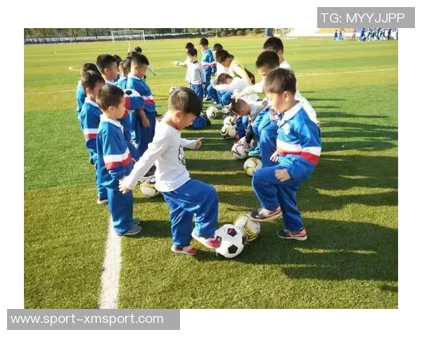 小学足球课教学设计与实践探索提升学生运动能力与团队合作精神 小学足球课教学设计与实践探索提升学生运动能力与团队合作精神